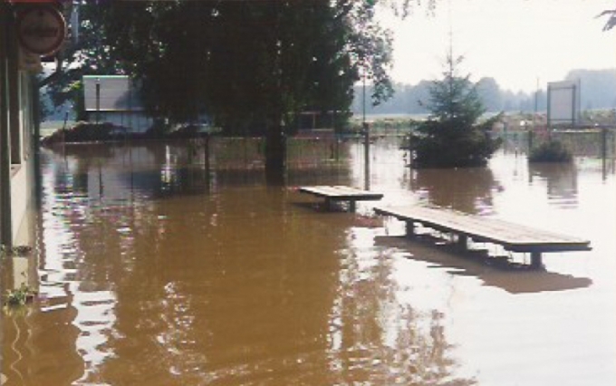 2002: Zničující povodeň a opuštění starého areálu